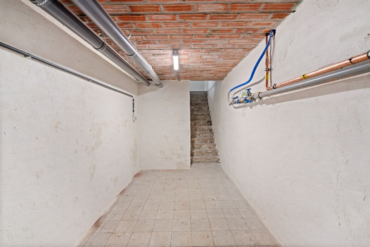 Stijlvolle, volledig gerenoveerde, INSTAPKLARE / WOONKLARE WONING (HOB) met 3 slaapkamers, 2 badkamers en garage op 756 m²