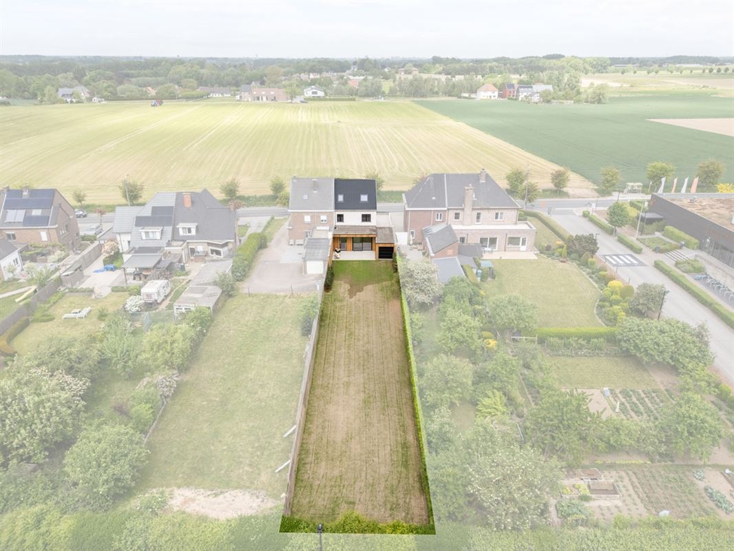 Stijlvolle, volledig gerenoveerde, INSTAPKLARE / WOONKLARE WONING (HOB) met 3 slaapkamers, 2 badkamers en garage op 756 m²