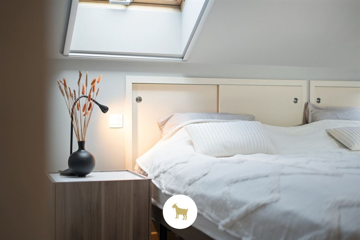 Ruime, INSTAPKLARE OPEN BEBOUWING met 3 SLAAPKAMERS, BUREAU en losstaande GARAGE op een PERCEEL van 1.180m²