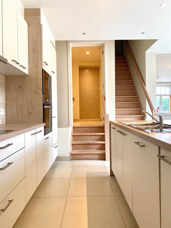 Charmante WONING (open bebouwing) met 3 SLAAPKAMERS, TUINTJE & TERRAS, zowel voor- als achteraan een OPEN GROEN ZICHT