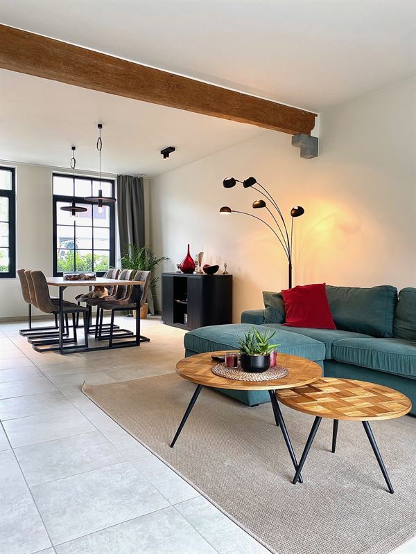 Charmante halfopen DORPSWONING met 3 SLAAPKAMERS, GARAGE, TUIN & ZONNIG TERRAS