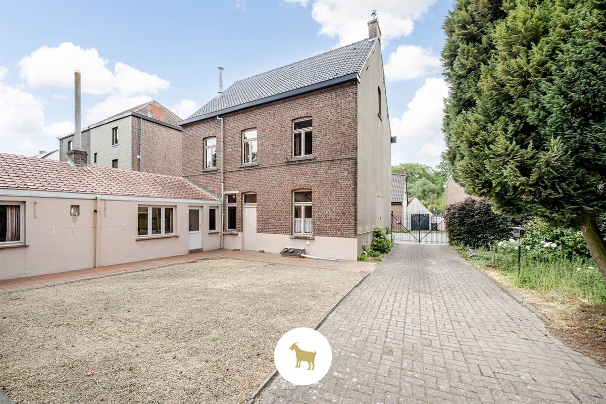 Ruime DORPSWONING met SCHUUR, BIJGEBOUW, BINNENKOER, TUIN & 4 (tot 5) SLAAPKAMERS, op een PERCEEL grond van ca. 920m²