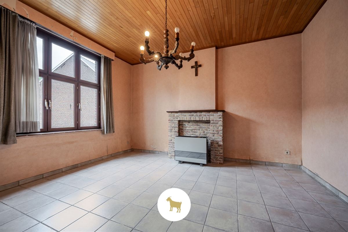 Ruime DORPSWONING met SCHUUR, BIJGEBOUW, BINNENKOER, TUIN & 4 (tot 5) SLAAPKAMERS, op een PERCEEL grond van ca. 920m²