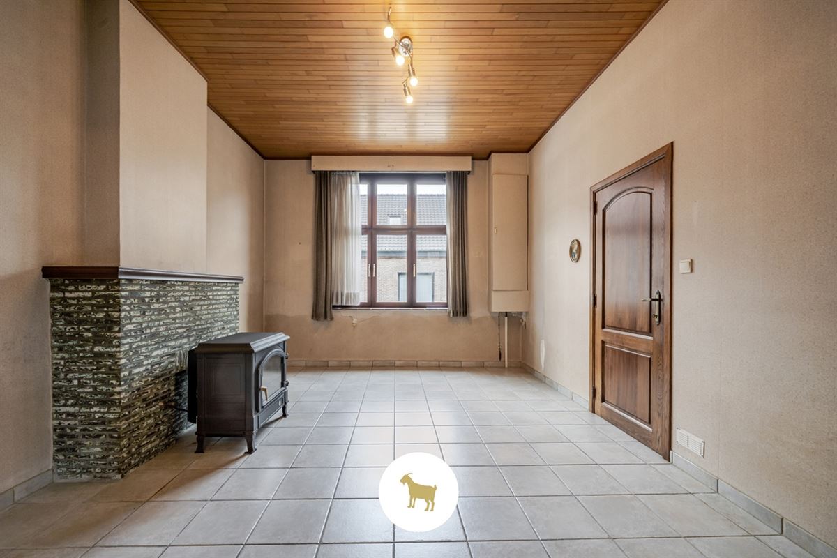 Ruime DORPSWONING met SCHUUR, BIJGEBOUW, BINNENKOER, TUIN & 4 (tot 5) SLAAPKAMERS, op een PERCEEL grond van ca. 920m²