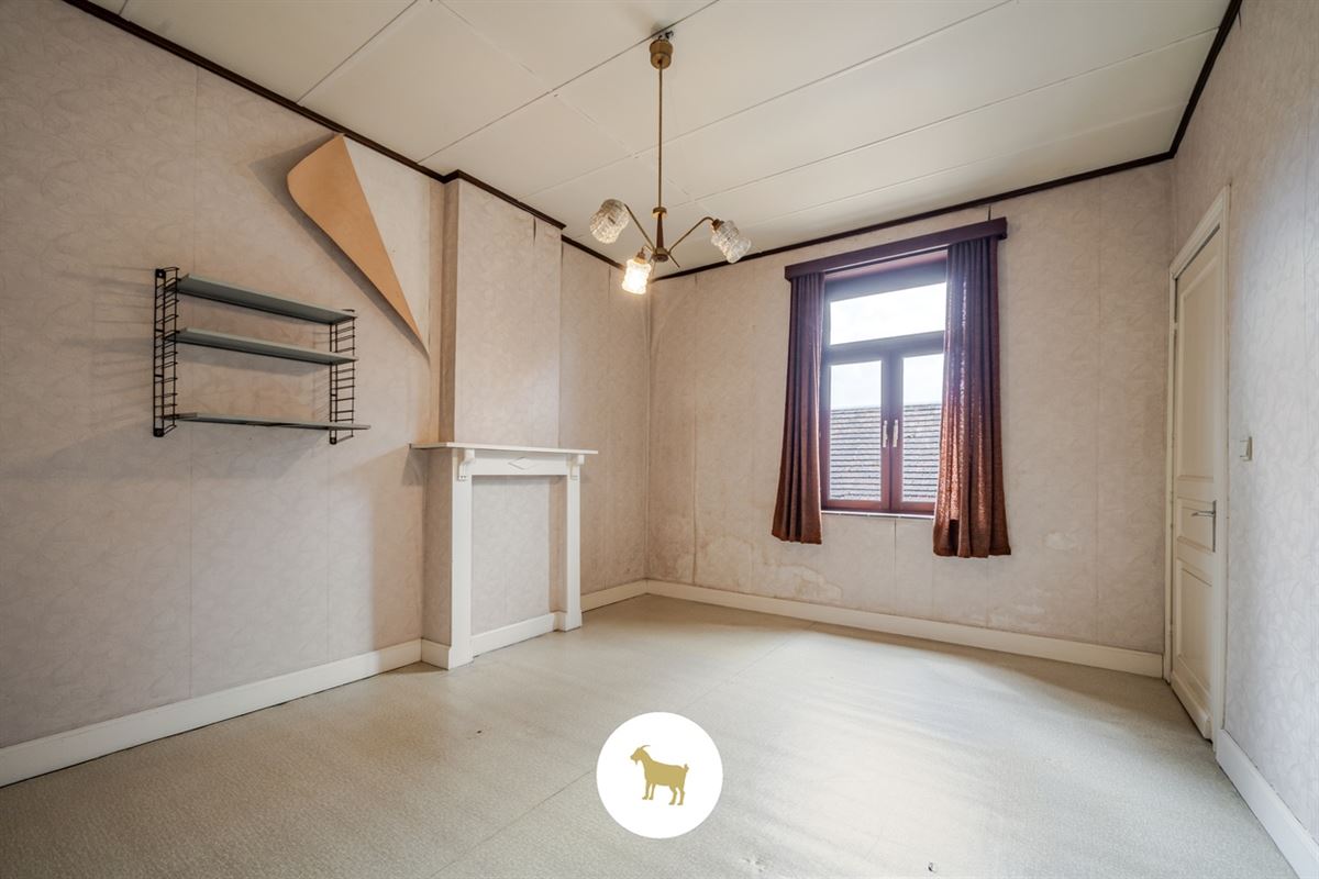 Ruime DORPSWONING met SCHUUR, BIJGEBOUW, BINNENKOER, TUIN & 4 (tot 5) SLAAPKAMERS, op een PERCEEL grond van ca. 920m²