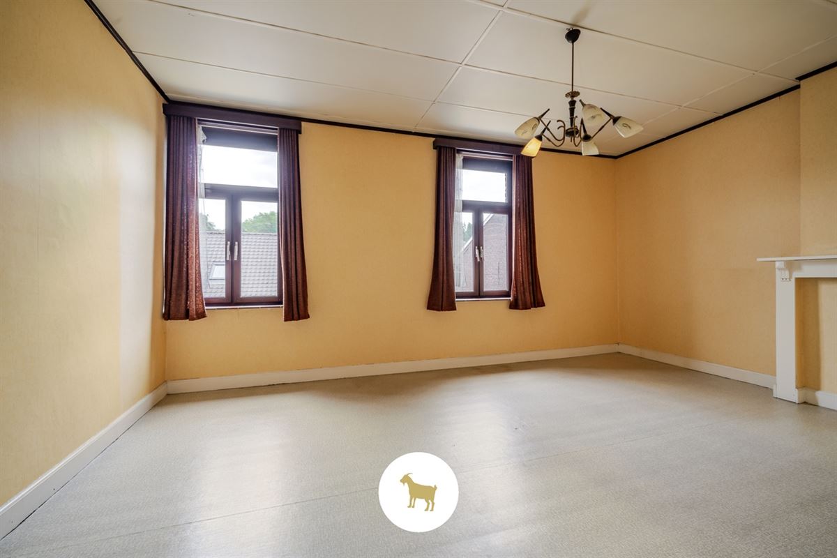 Ruime DORPSWONING met SCHUUR, BIJGEBOUW, BINNENKOER, TUIN & 4 (tot 5) SLAAPKAMERS, op een PERCEEL grond van ca. 920m²