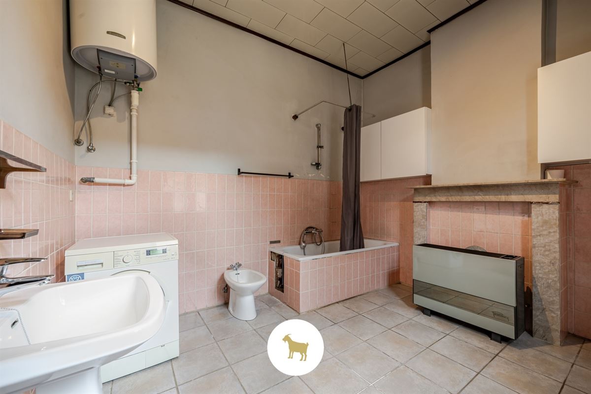 Ruime DORPSWONING met SCHUUR, BIJGEBOUW, BINNENKOER, TUIN & 4 (tot 5) SLAAPKAMERS, op een PERCEEL grond van ca. 920m²