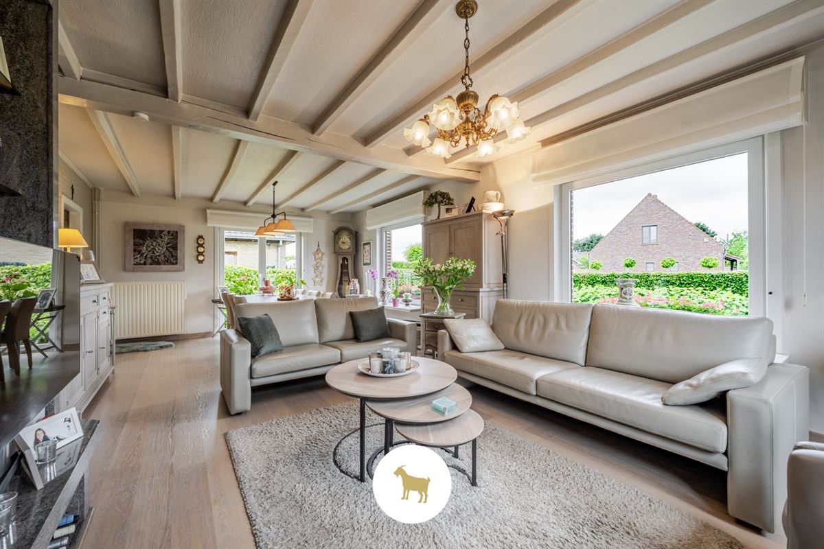 Instapklare LAAGBOUWVILLA met 3 slaapkamers, bureauruimte, veranda en garage op een ruim perceel van ca. 796 m²