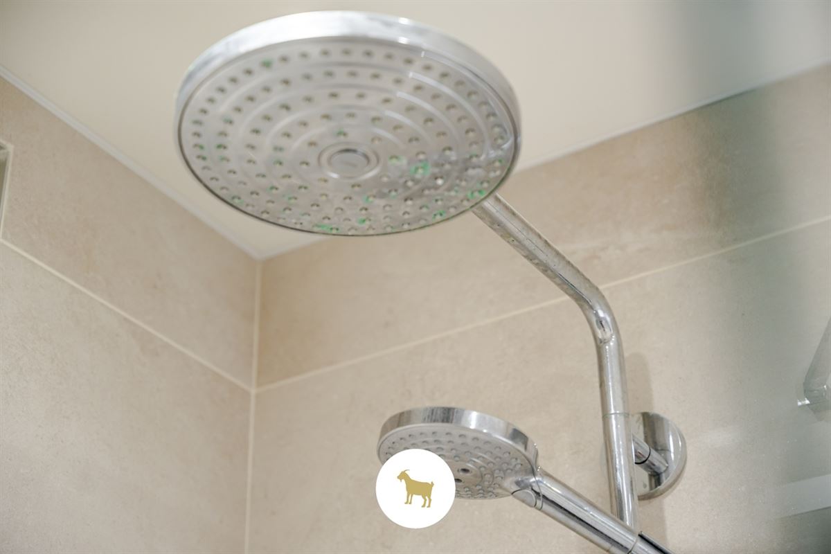 Instapklare LAAGBOUWVILLA met 3 slaapkamers, bureauruimte, veranda en garage op een ruim perceel van ca. 796 m²