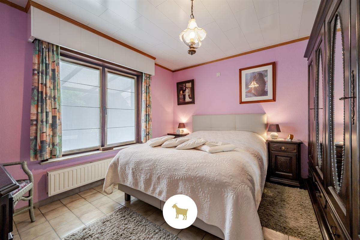 Instapklare LAAGBOUWVILLA met 3 slaapkamers, bureauruimte, veranda en garage op een ruim perceel van ca. 796 m²