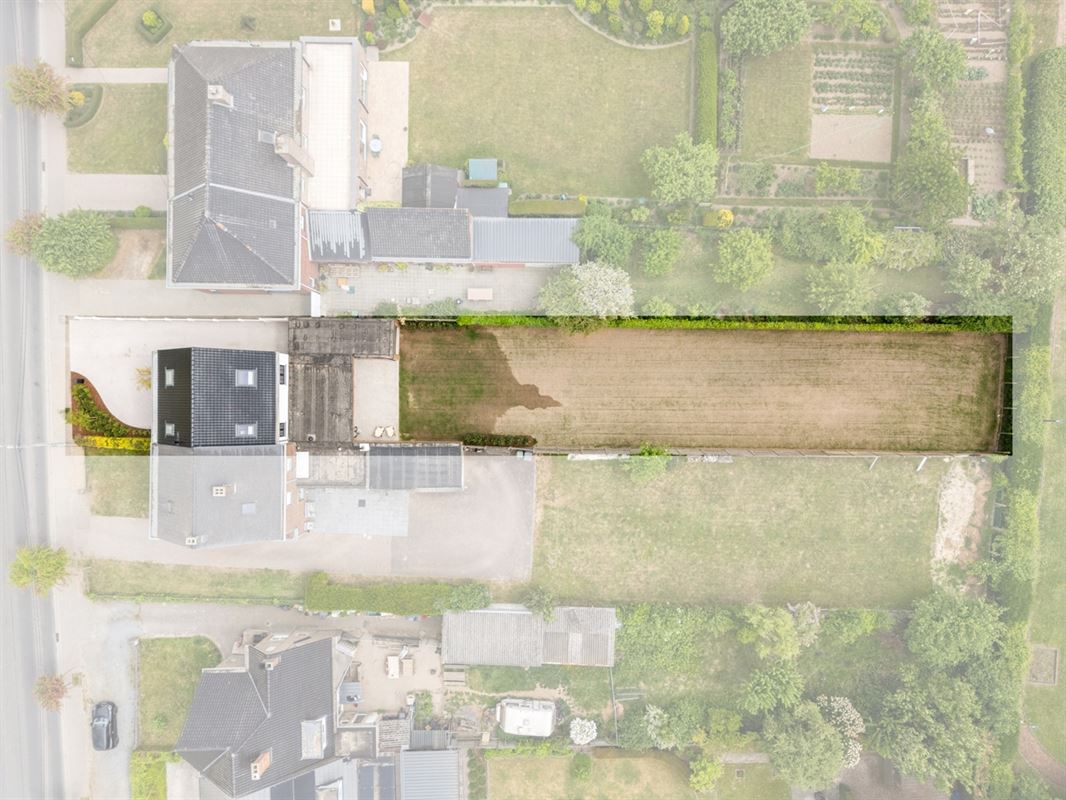 Stijlvolle, volledig gerenoveerde, INSTAPKLARE / WOONKLARE WONING (HOB) met 3 slaapkamers, 2 badkamers en garage op 756 m²