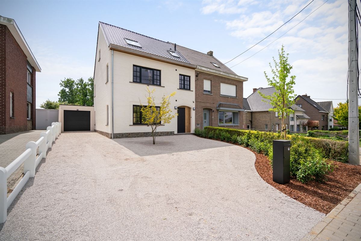 Stijlvolle, volledig gerenoveerde, INSTAPKLARE / WOONKLARE WONING (HOB) met 3 slaapkamers, 2 badkamers en garage op 756 m²