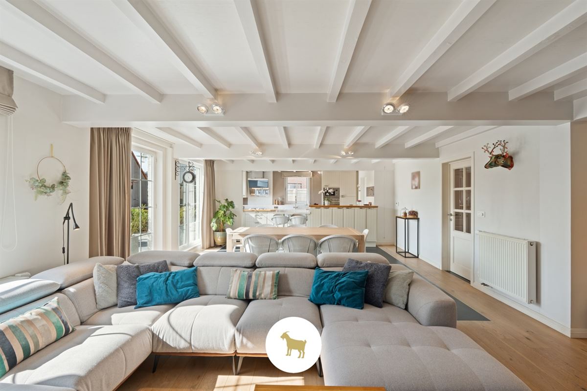 Ruime, INSTAPKLARE OPEN BEBOUWING met 3 SLAAPKAMERS, BUREAU en losstaande GARAGE op een PERCEEL van 1.180m²