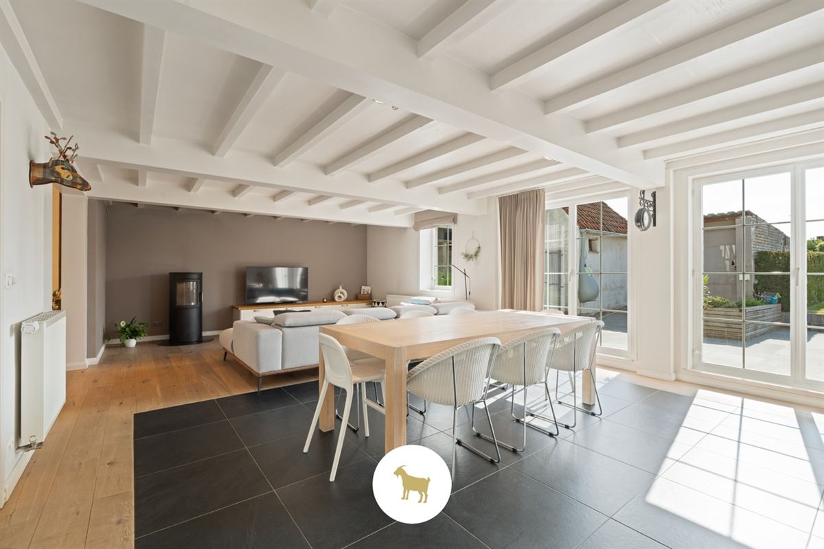 Ruime, INSTAPKLARE OPEN BEBOUWING met 3 SLAAPKAMERS, BUREAU en losstaande GARAGE op een PERCEEL van 1.180m²