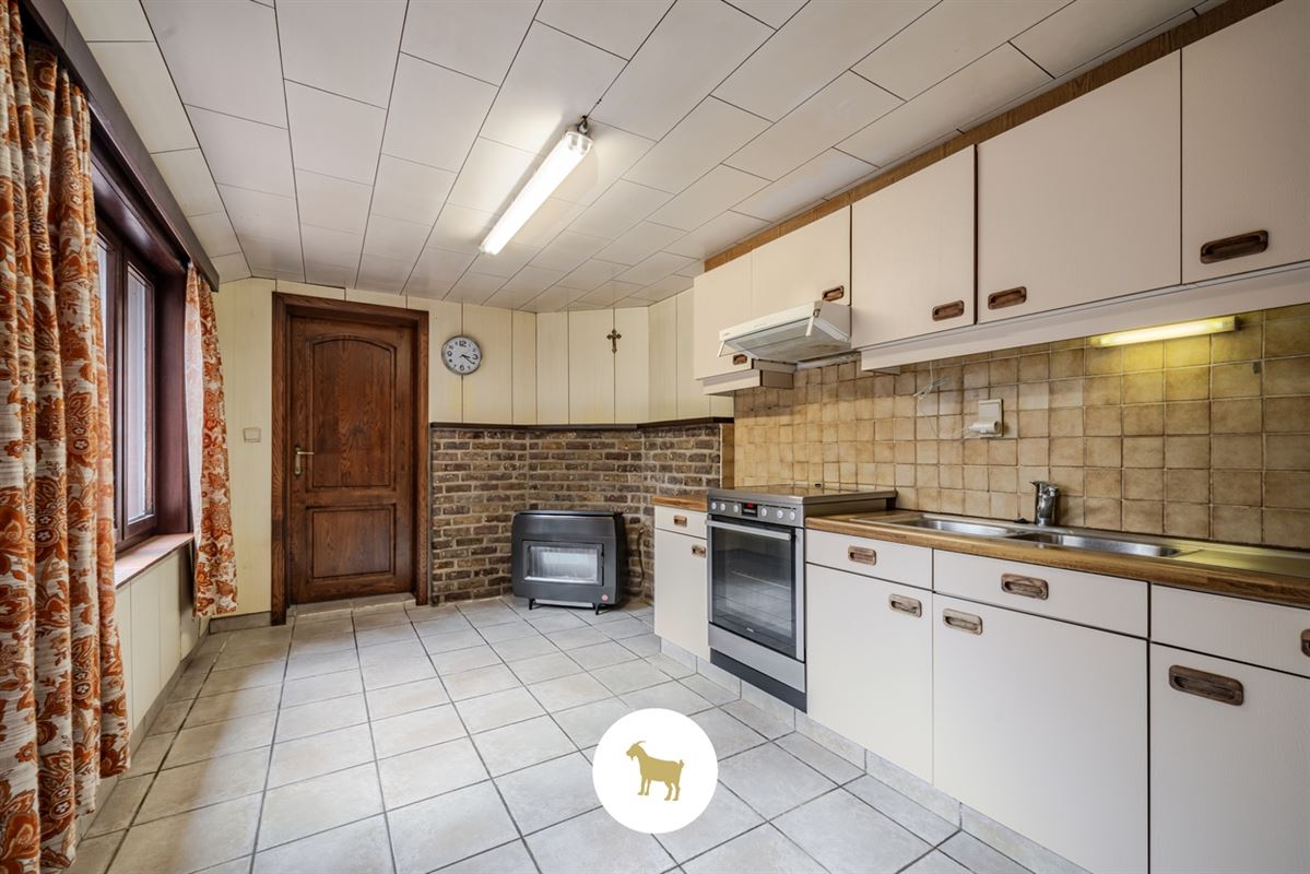 Ruime DORPSWONING met SCHUUR, BIJGEBOUW, BINNENKOER, TUIN & 4 (tot 5) SLAAPKAMERS, op een PERCEEL grond van ca. 920m²