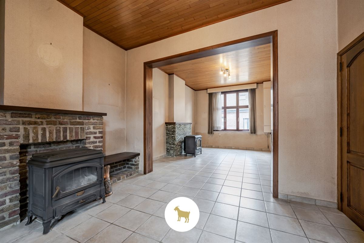 Ruime DORPSWONING met SCHUUR, BIJGEBOUW, BINNENKOER, TUIN & 4 (tot 5) SLAAPKAMERS, op een PERCEEL grond van ca. 920m²