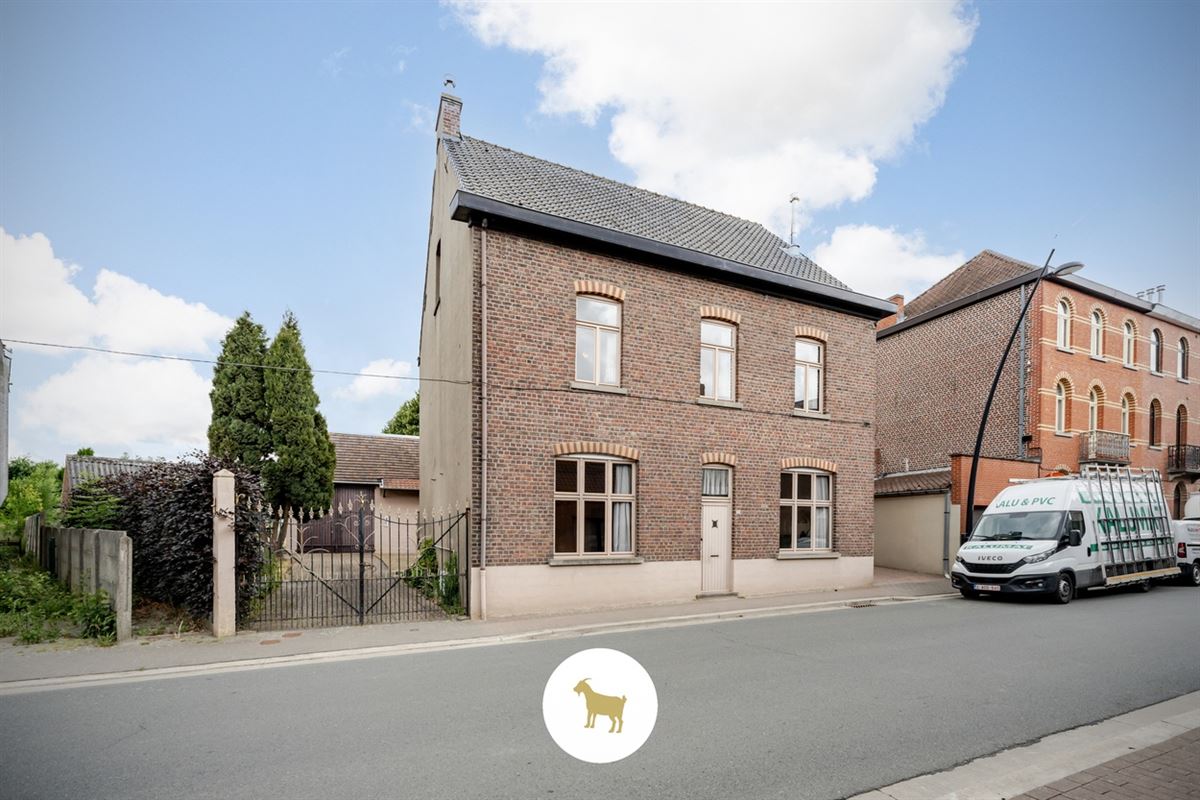 Ruime DORPSWONING met SCHUUR, BIJGEBOUW, BINNENKOER, TUIN & 4 (tot 5) SLAAPKAMERS, op een PERCEEL grond van ca. 920m²