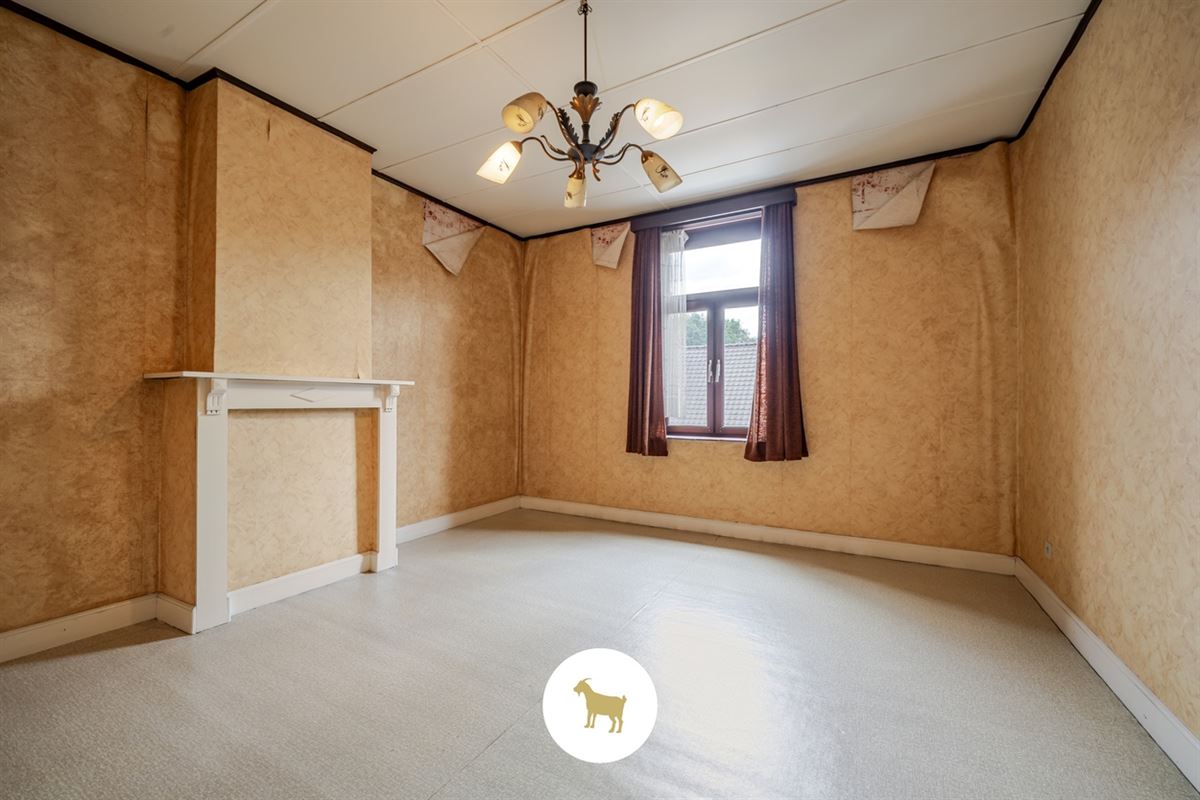 Ruime DORPSWONING met SCHUUR, BIJGEBOUW, BINNENKOER, TUIN & 4 (tot 5) SLAAPKAMERS, op een PERCEEL grond van ca. 920m²