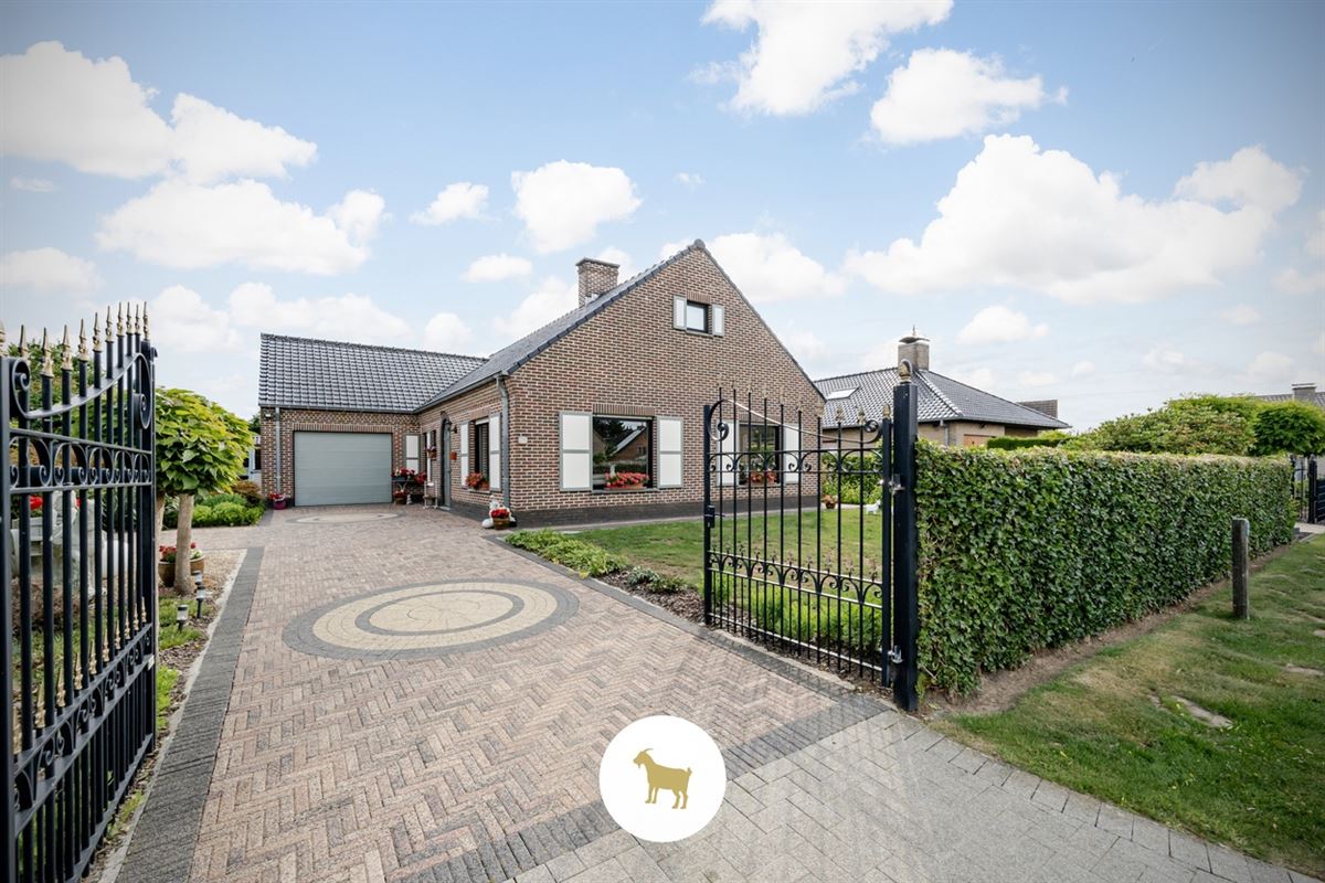 Instapklare LAAGBOUWVILLA met 3 slaapkamers, bureauruimte, veranda en garage op een ruim perceel van ca. 796 m²