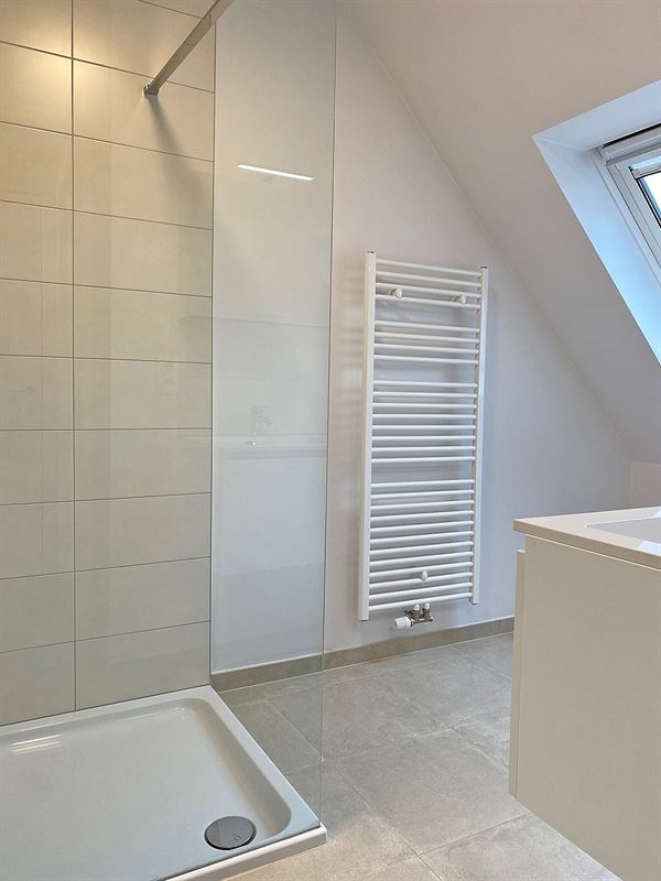 Instapklaar APPARTEMENT (duplex) met 3 slaapkamers, terras en garage