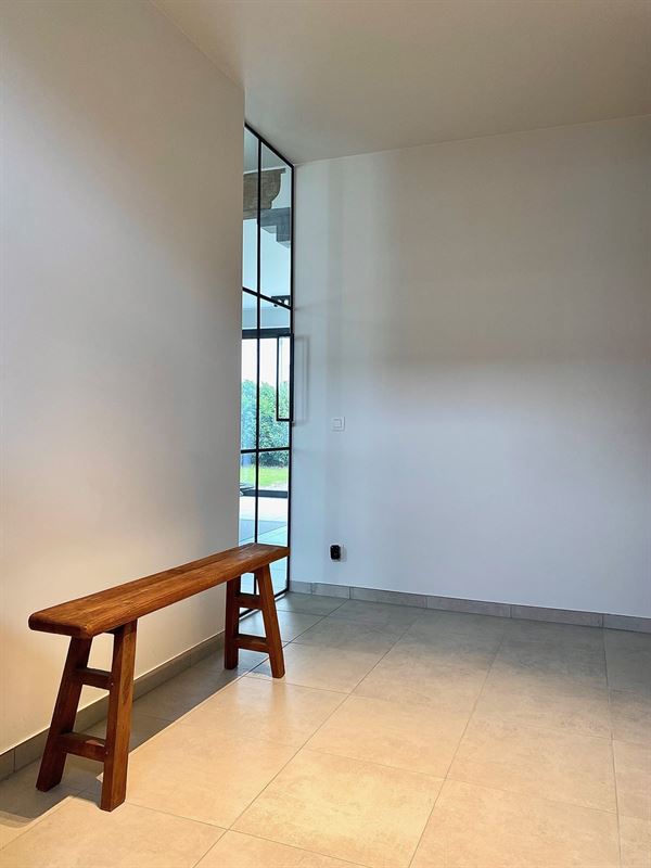 Charmante halfopen DORPSWONING met 3 SLAAPKAMERS, GARAGE, TUIN & ZONNIG TERRAS