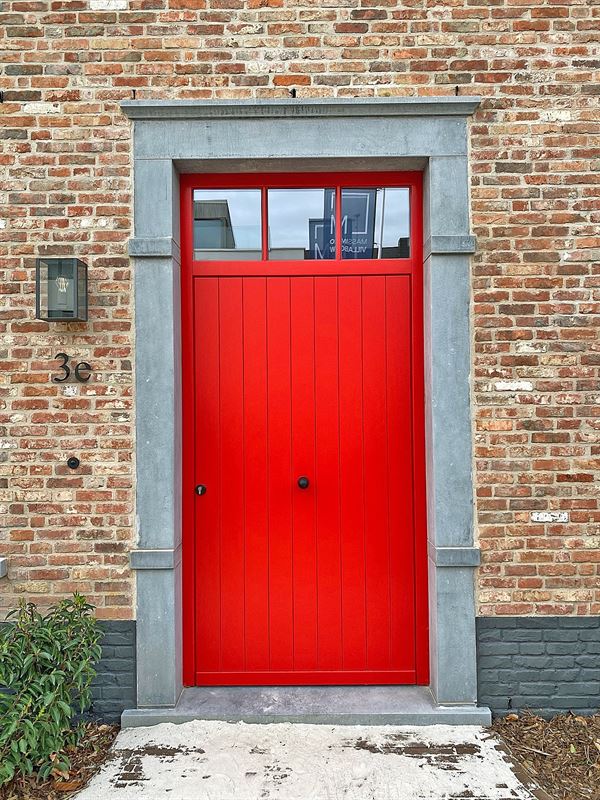 Charmante halfopen DORPSWONING met 3 SLAAPKAMERS, GARAGE, TUIN & ZONNIG TERRAS