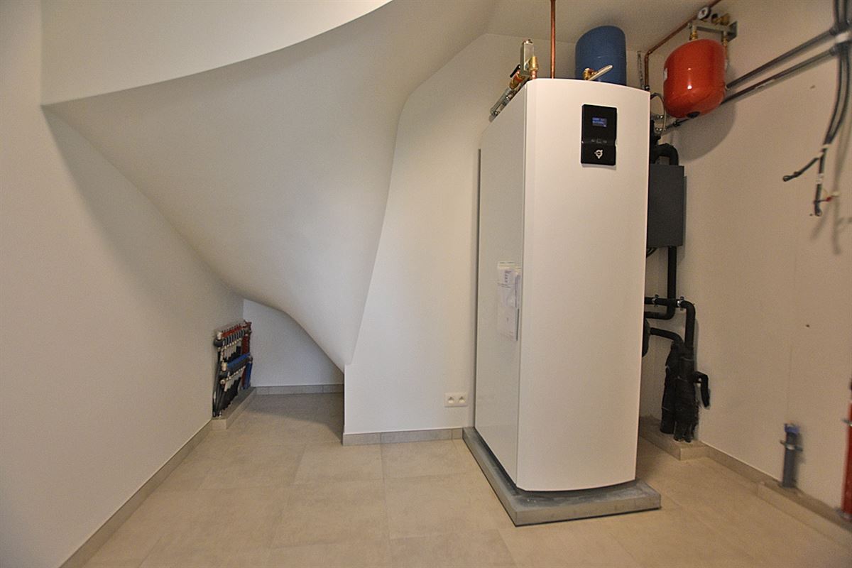 Charmante halfopen DORPSWONING met 3 SLAAPKAMERS, GARAGE, TUIN & ZONNIG TERRAS