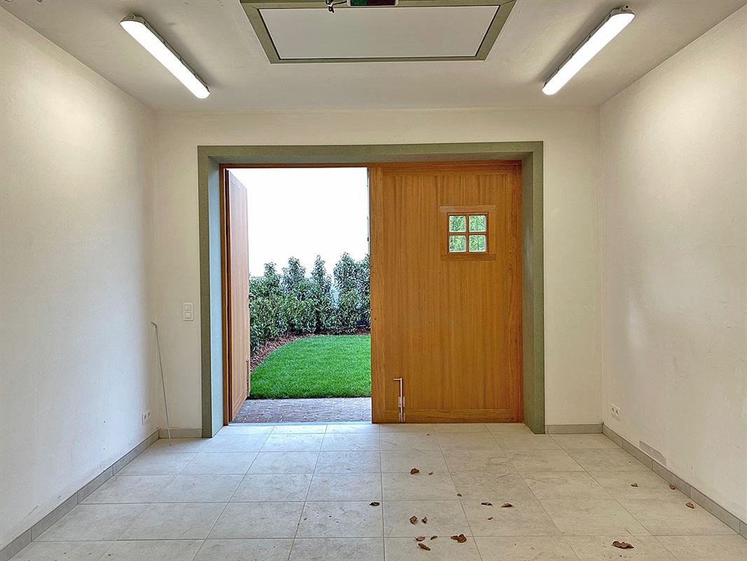 Charmante halfopen DORPSWONING met 3 SLAAPKAMERS, GARAGE, TUIN & ZONNIG TERRAS