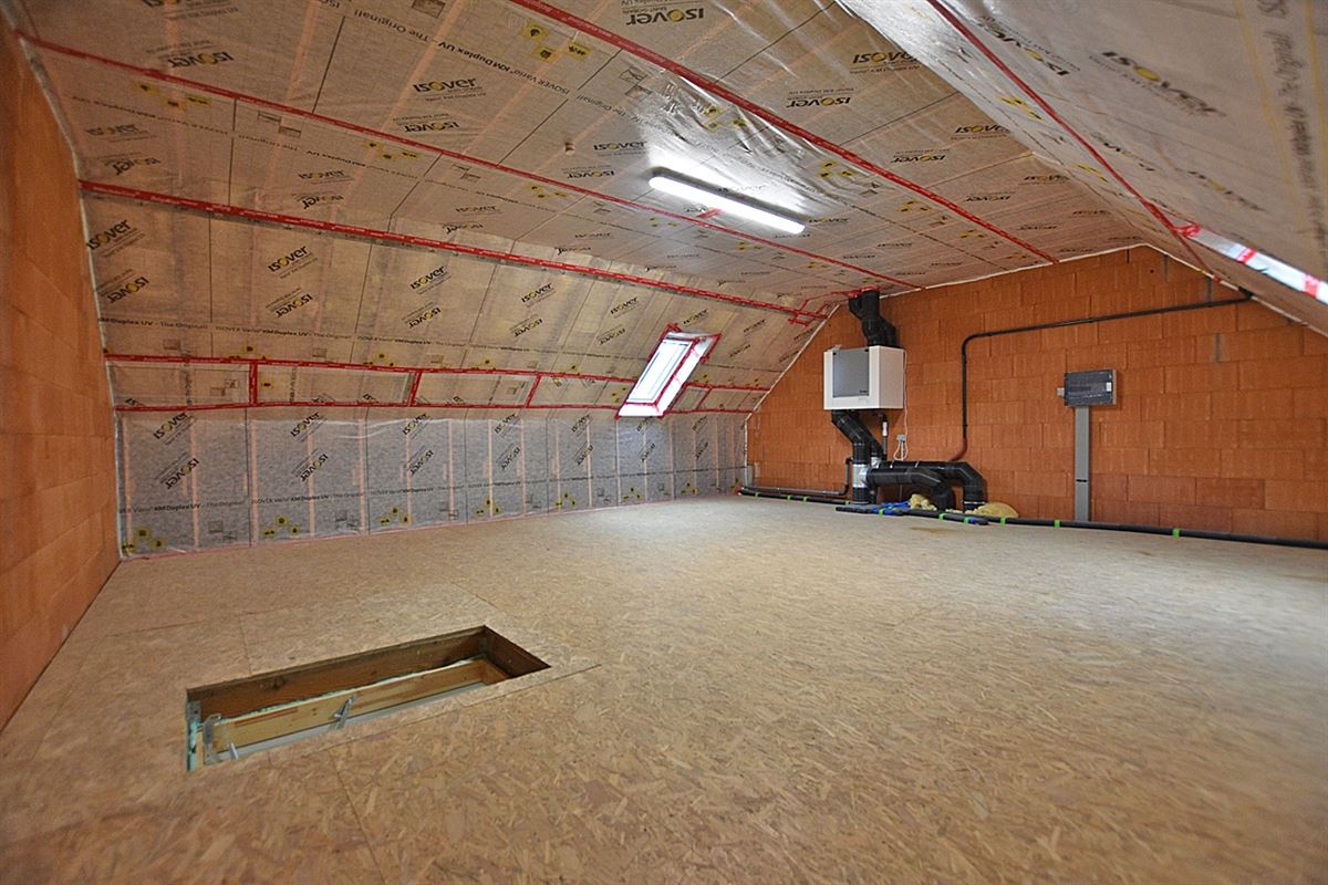 Charmante halfopen DORPSWONING met 3 SLAAPKAMERS, GARAGE, TUIN & ZONNIG TERRAS