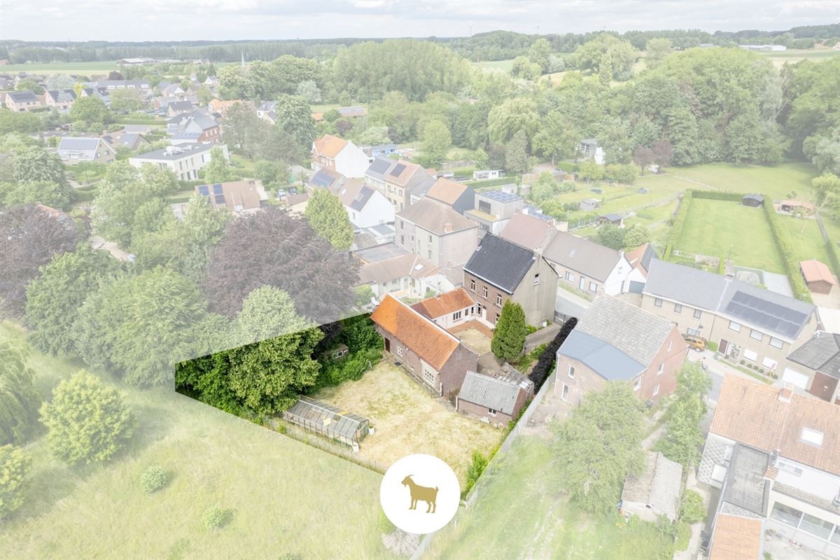 Ruime DORPSWONING met SCHUUR, BIJGEBOUW, BINNENKOER, TUIN & 4 (tot 5) SLAAPKAMERS, op een PERCEEL grond van ca. 920m²