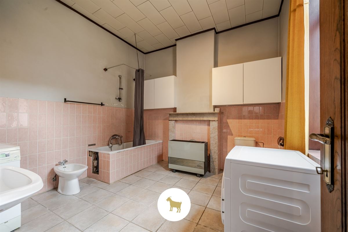 Ruime DORPSWONING met SCHUUR, BIJGEBOUW, BINNENKOER, TUIN & 4 (tot 5) SLAAPKAMERS, op een PERCEEL grond van ca. 920m²