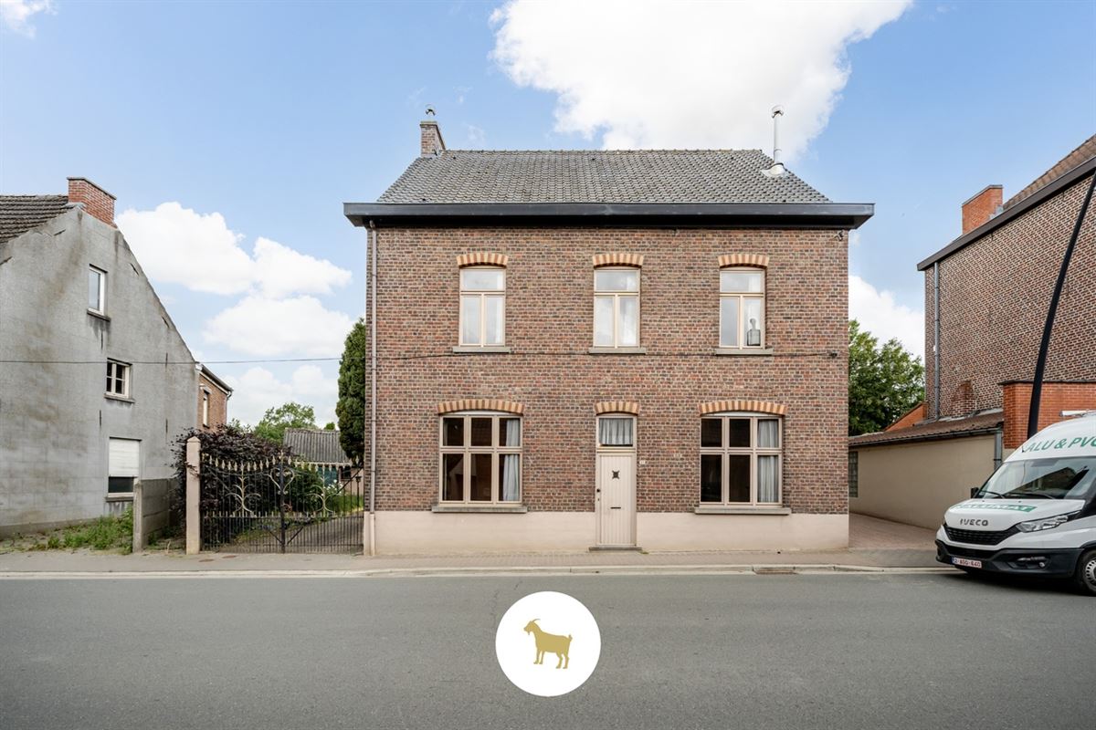 Ruime DORPSWONING met SCHUUR, BIJGEBOUW, BINNENKOER, TUIN & 4 (tot 5) SLAAPKAMERS, op een PERCEEL grond van ca. 920m²