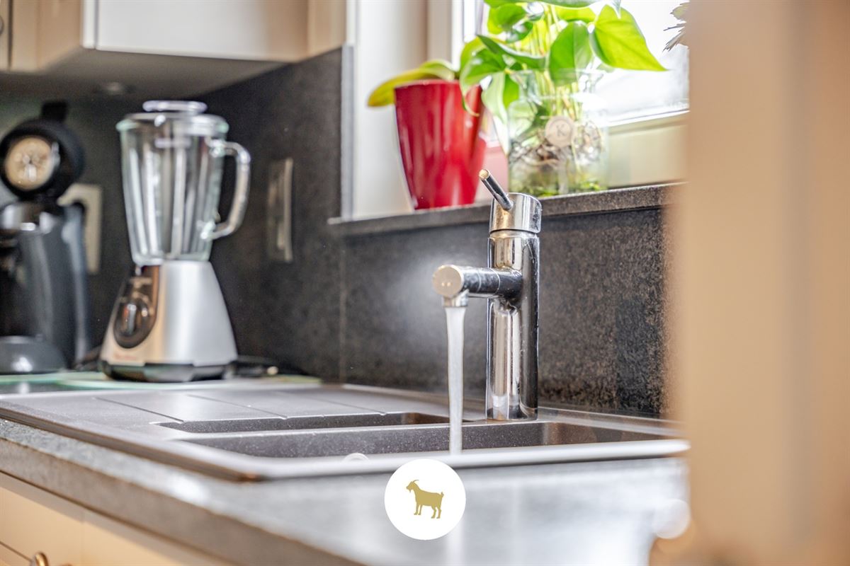 Instapklare LAAGBOUWVILLA met 3 slaapkamers, bureauruimte, veranda en garage op een ruim perceel van ca. 796 m²