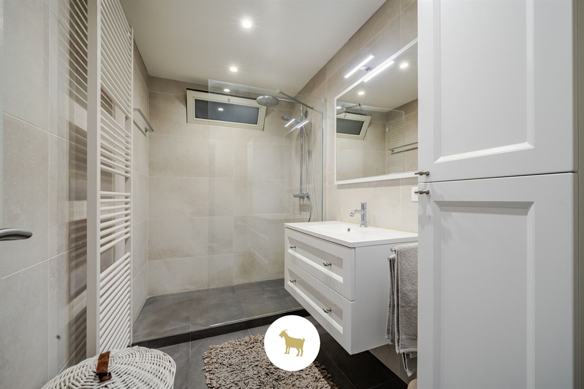 Instapklare LAAGBOUWVILLA met 3 slaapkamers, bureauruimte, veranda en garage op een ruim perceel van ca. 796 m²