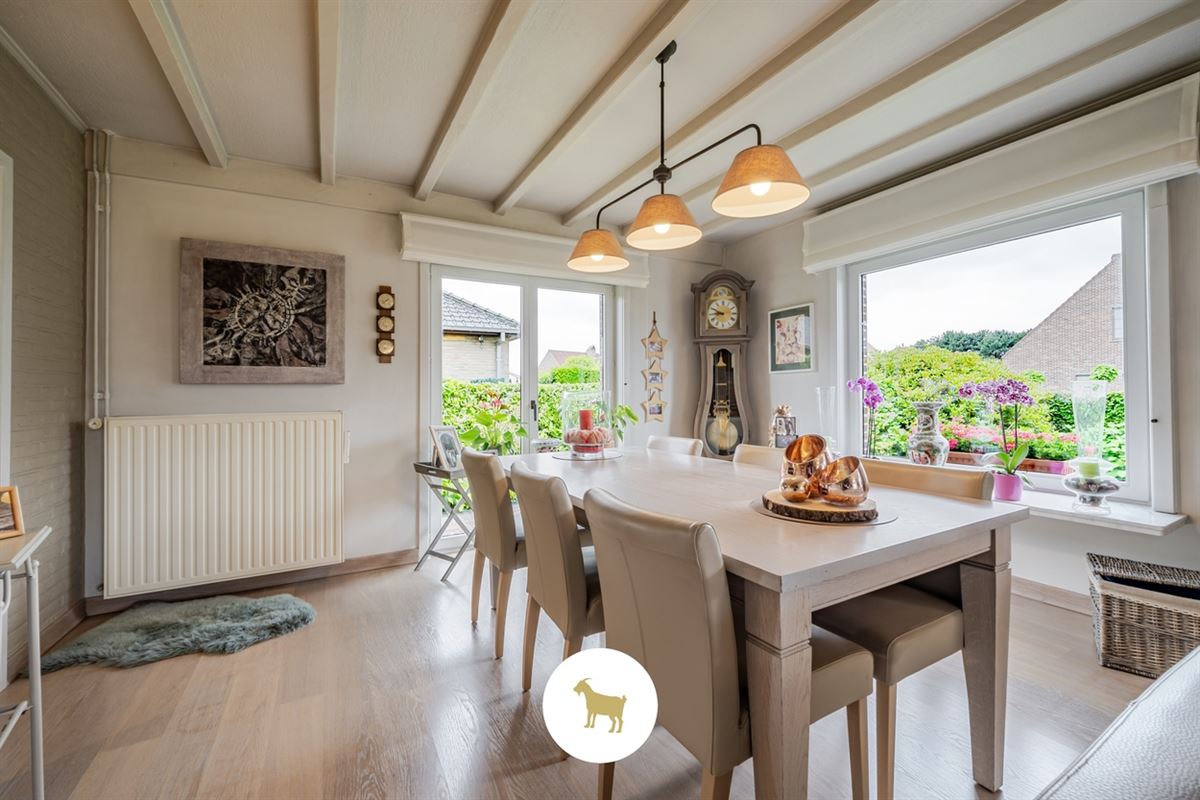 Instapklare LAAGBOUWVILLA met 3 slaapkamers, bureauruimte, veranda en garage op een ruim perceel van ca. 796 m²