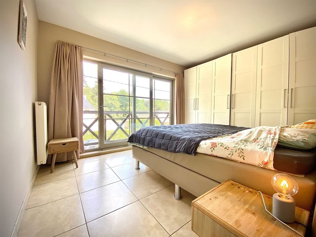 Instapklaar APPARTEMENT met 2 slaapkamers & autostaanplaats