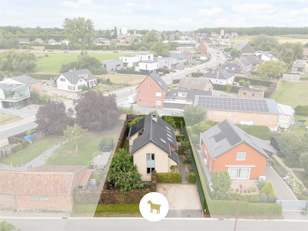 Instapklare lichtrijke OPEN BEBOUWING met 3 (mogelijkheid tot 4) SLAAPKAMERS, stijlvol overdekt TERRAS en gezellige (BINNEN)TUIN op een PERCEEL van ca. 435 m²