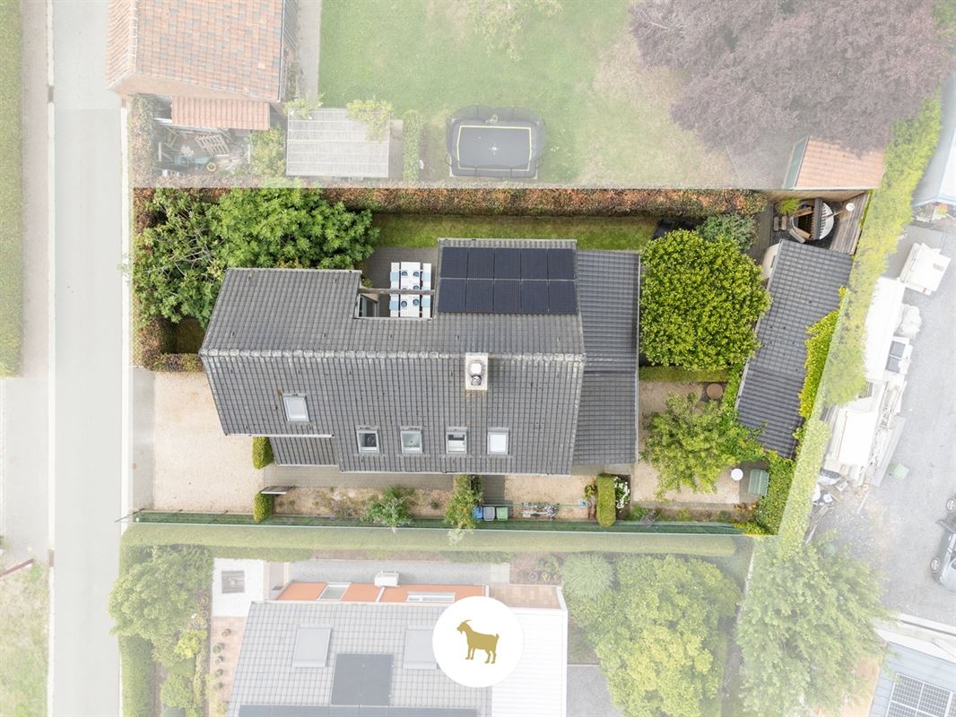 Instapklare lichtrijke OPEN BEBOUWING met 3 (mogelijkheid tot 4) SLAAPKAMERS, stijlvol overdekt TERRAS en gezellige (BINNEN)TUIN op een PERCEEL van ca. 435 m²