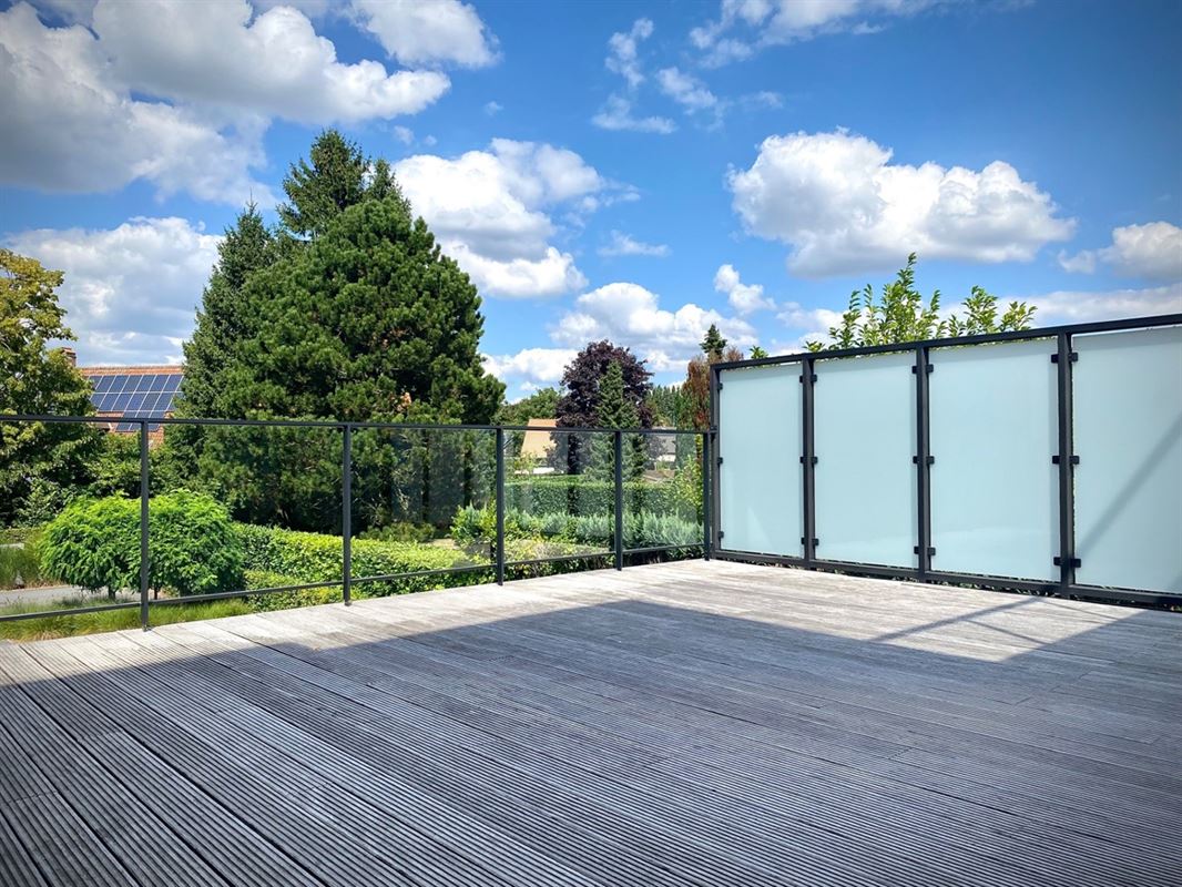 Instapklaar APPARTEMENT (1ste verdieping) met 2 slaapkamers, ruime terrassen (2), garage & autostaanplaats