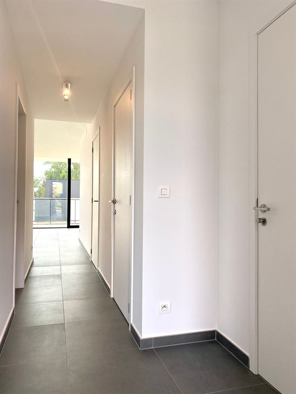 Instapklaar APPARTEMENT (1ste verdieping) met 2 slaapkamers, ruime terrassen (2), garage & autostaanplaats