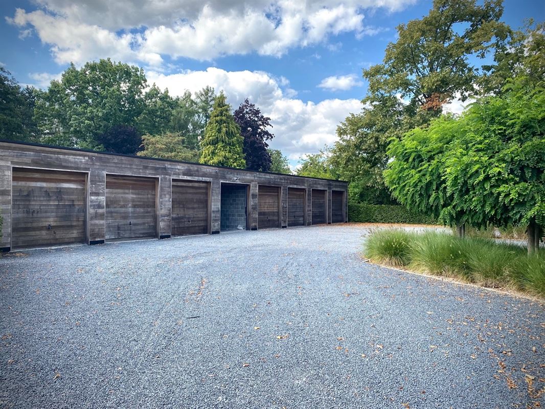 Instapklaar APPARTEMENT (1ste verdieping) met 2 slaapkamers, ruime terrassen (2), garage & autostaanplaats