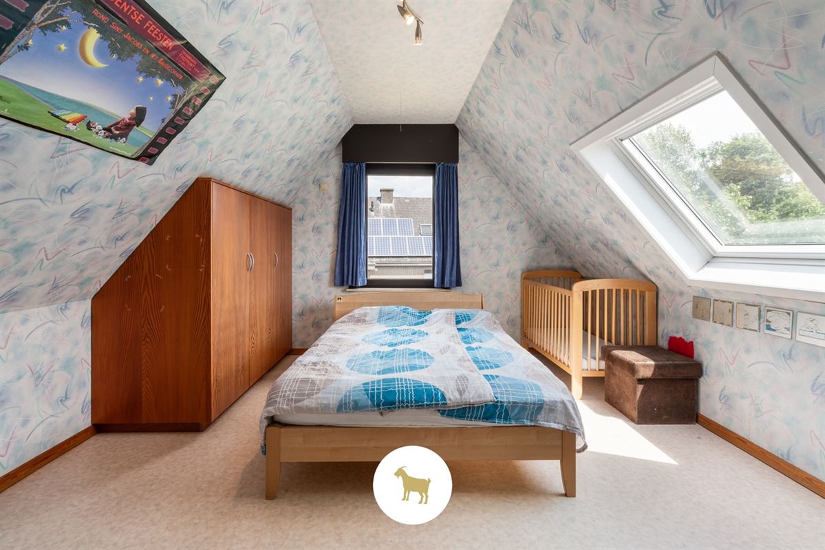 ALLEENSTAANDE WONING met 4 SLAAPKAMERS en GARAGE op een PERCEEL van 648m²