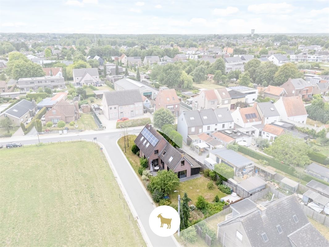 ALLEENSTAANDE WONING met 4 SLAAPKAMERS en GARAGE op een PERCEEL van 648m²