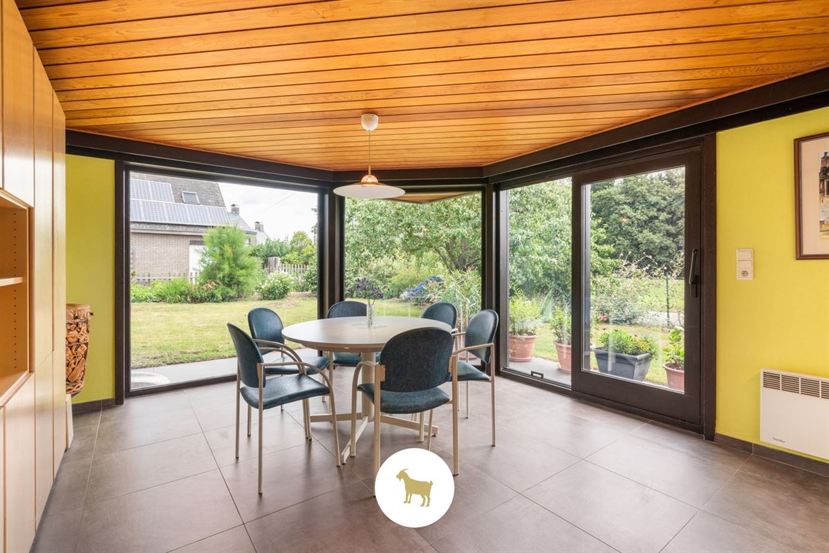 ALLEENSTAANDE WONING met 4 SLAAPKAMERS en GARAGE op een PERCEEL van 648m²