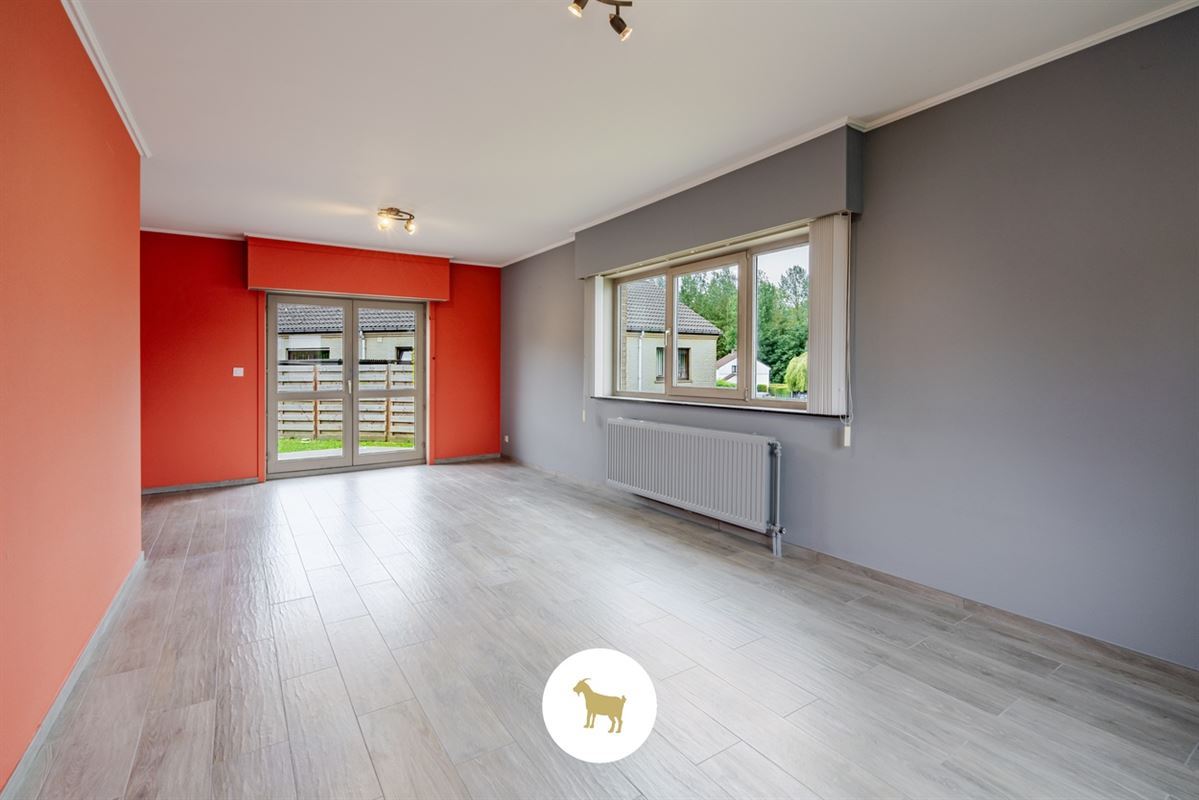 Instapklare OPEN BEBOUWING met 3 SLAAPKAMERS en GARAGE op een rustig gelegen PERCEEL GROND van 655m²