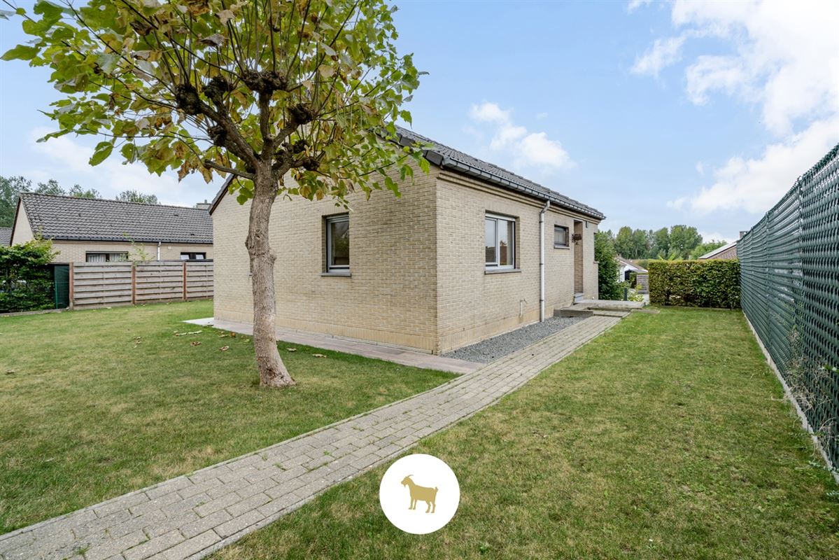 Instapklare OPEN BEBOUWING met 3 SLAAPKAMERS en GARAGE op een rustig gelegen PERCEEL GROND van 655m²