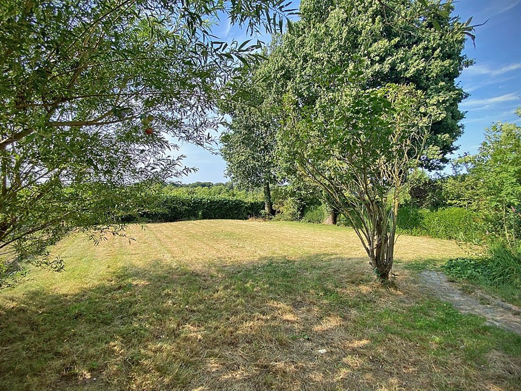 Ruime VERNIEUWDE HALFOPEN BEBOUWING met 4 SLAAPKAMERS ...