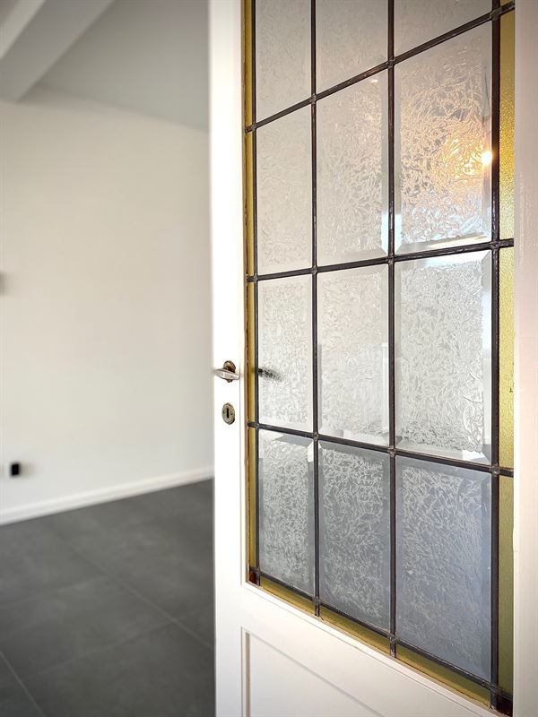 Aangename VERNIEUWDE HALFOPEN WONING met 3 SLAAPKAMERS ...