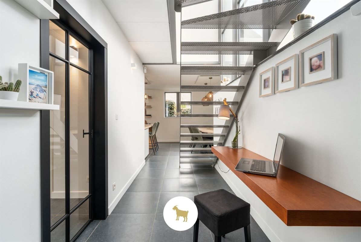 Instapklare lichtrijke OPEN BEBOUWING met 3 (mogelijkheid tot 4) SLAAPKAMERS, stijlvol overdekt TERRAS en gezellige (BINNEN)TUIN op een PERCEEL van ca. 435 m²