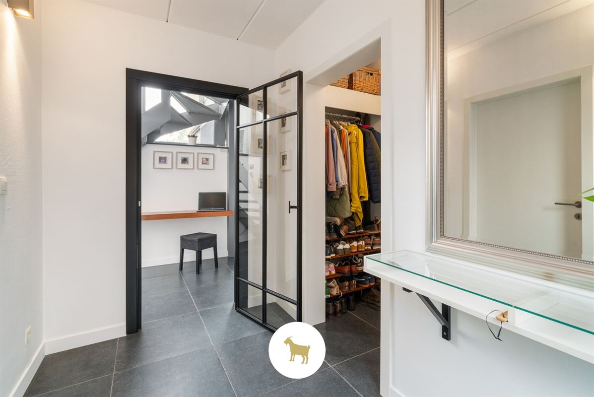 Instapklare lichtrijke OPEN BEBOUWING met 3 (mogelijkheid tot 4) SLAAPKAMERS, stijlvol overdekt TERRAS en gezellige (BINNEN)TUIN op een PERCEEL van ca. 435 m²